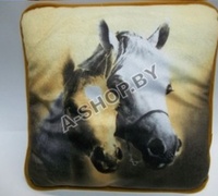 Подушка дорожная с 3D рисунком 35 х 35 см. рисунок: Лошадь 